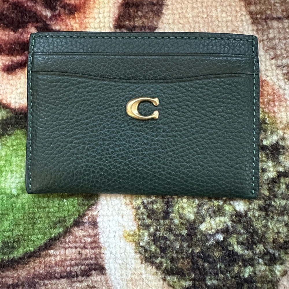 Coach Essential Leather Card Case in green color with gold hardware